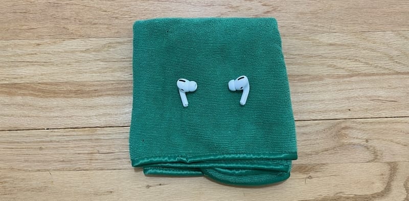 AirPods pro wipe dry lint free cloth