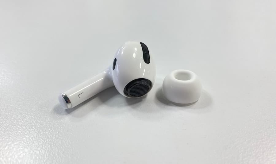 Cleaning AirPods Pro speaker sound driver mesh rubber tip