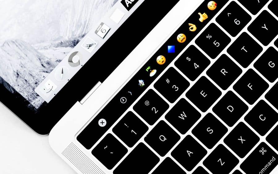apple MacBook screen magic keyboard Touch Bar emojis gizbuyer guide